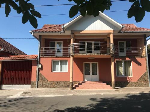 SergillioHouse — hotel in Alesd