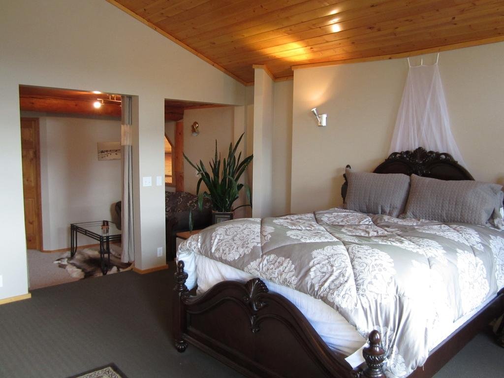 Mount Logan Lodge — Haines Junction — photo 5
