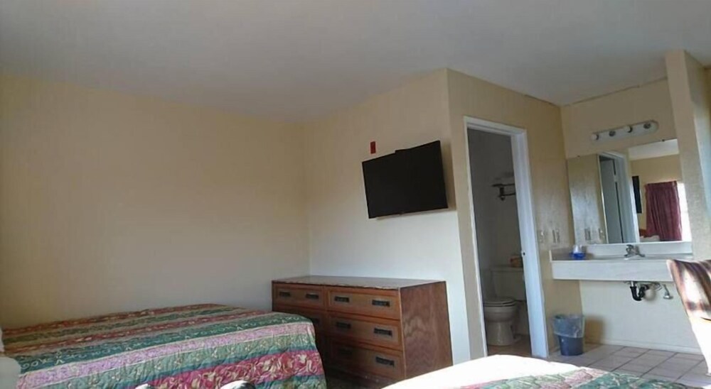 Bristol Motel - photo 3