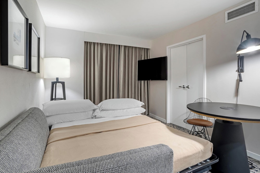 Sheraton Suites Old Town Alexandria - photo 22