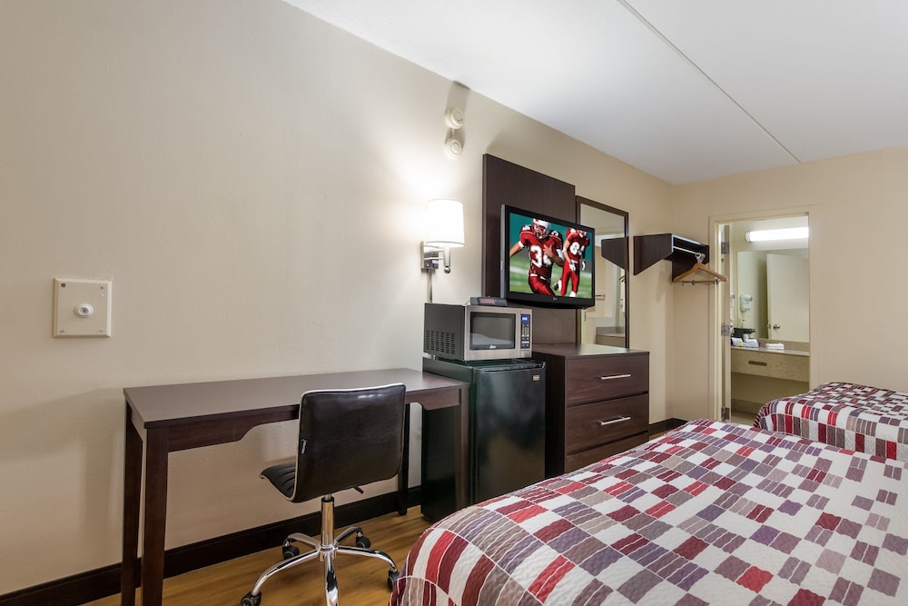 Red Roof Inn Shelbyville - photo 8