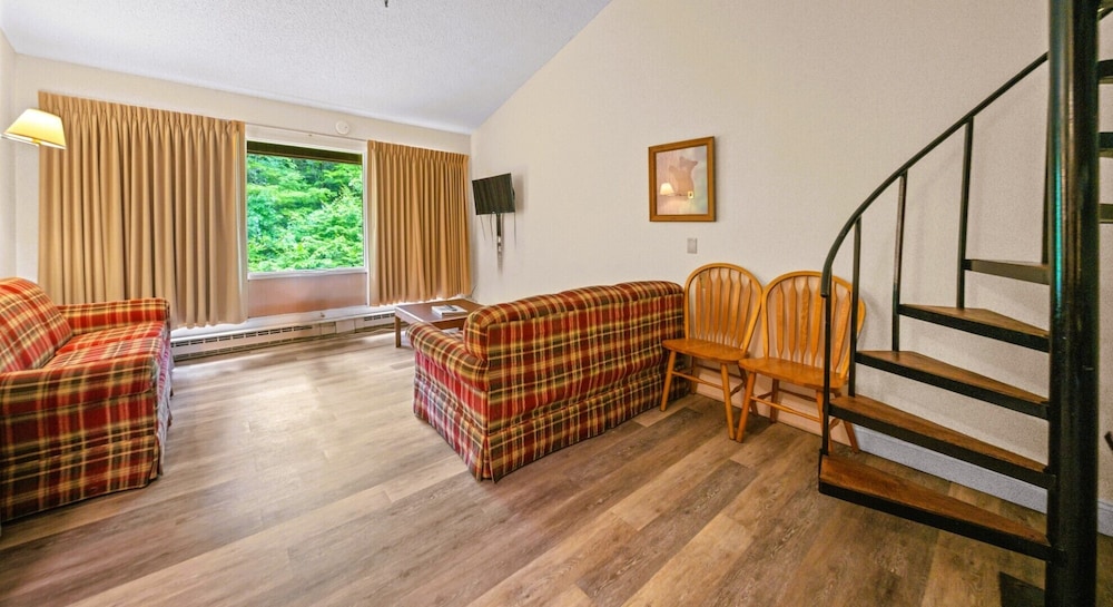 Evergreen Valley Inn - photo 63