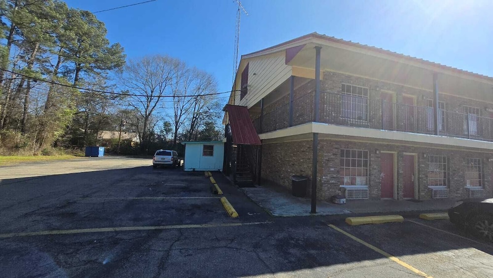 Jeffersonian Motor Inn - photo 25