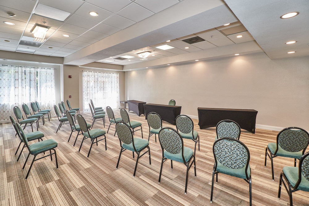 Holiday Inn Express Hotel & Suites Clearwater Us 19 N by IHG - photo 43