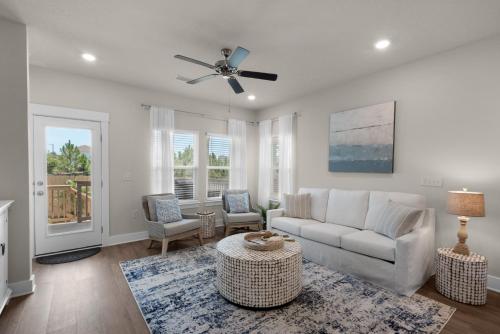 Sea Haven at Serenity New large home with Golf Cart and game room just mins from Beach — 4-Star Luxury Hotel in Pensacola, United States