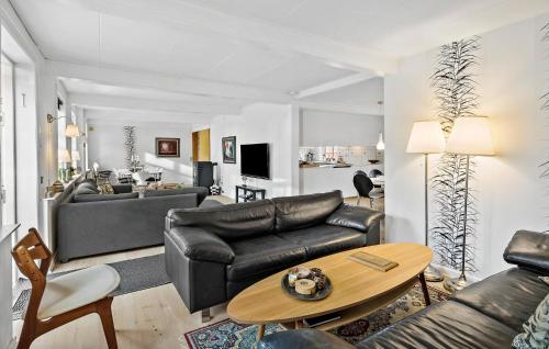 5 Bedroom Lovely Home In Aakirkeby — Akirkeby — photo 4