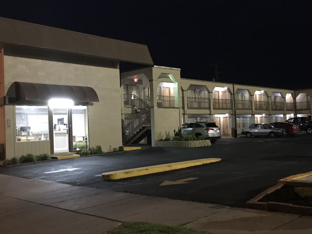 Hutchinson Inn - photo 27