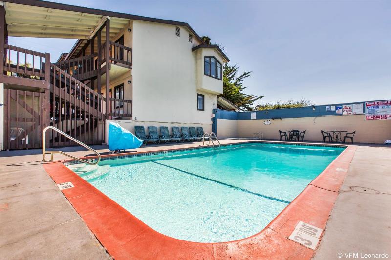 Monterey Fairgrounds Inn - photo 12