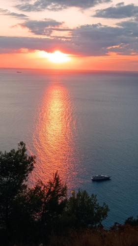 South Side - carbon neutral hotel in Lefkada