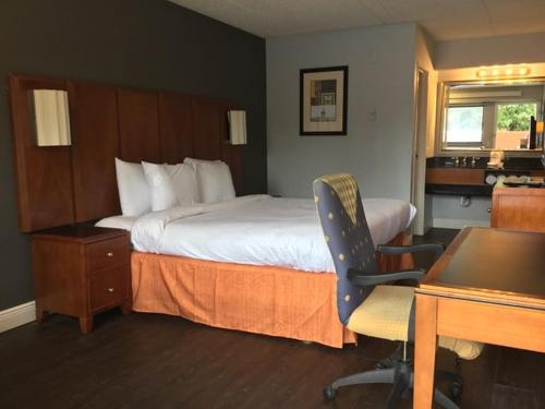 Extenda Suites Mobile North - photo 8
