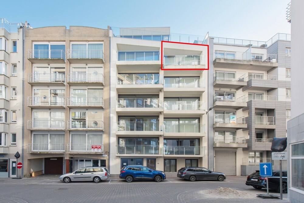Apartment Close to the sea Wall of Mariakerke — 4-Star Luxury Hotel in Ostend, Belgium