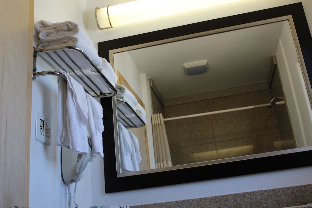 Harbor Inn & Suites - photo 44