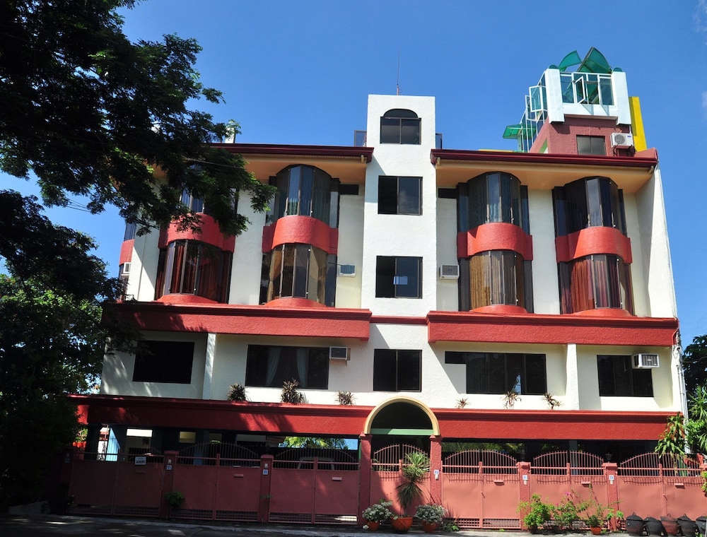 White Mansion - last minute hotel in Davao