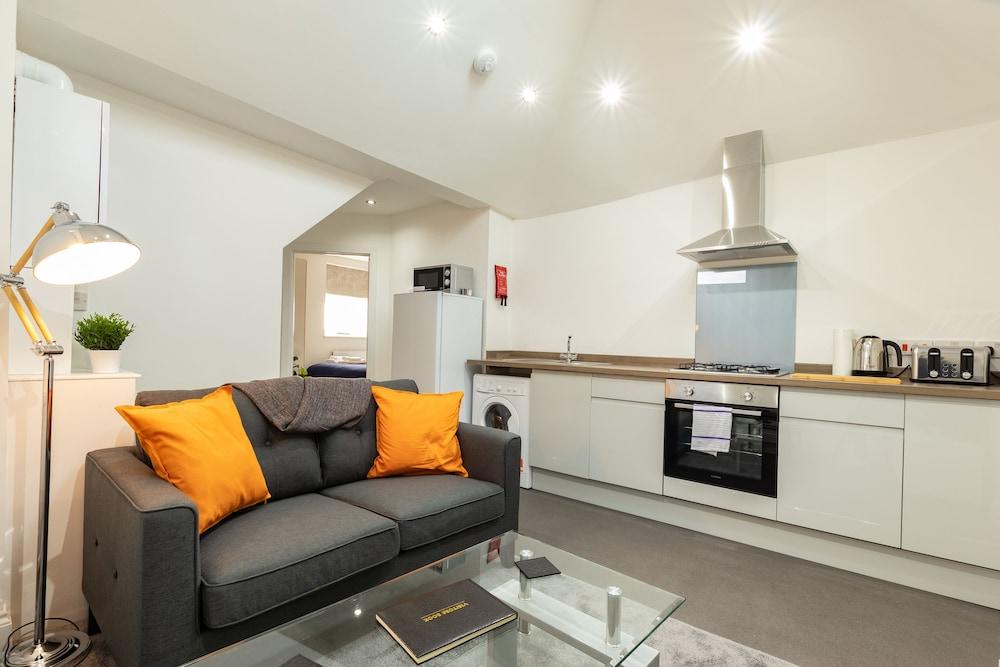 Karah Suites Baker Street in Reading, United Kingdom