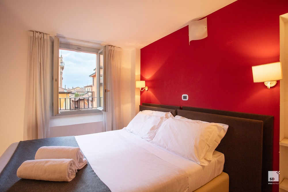 Urbanicooh Asinelli Balcony on Piazza Maggiore — 4-Star Luxury Hotel in Bologna, Italy