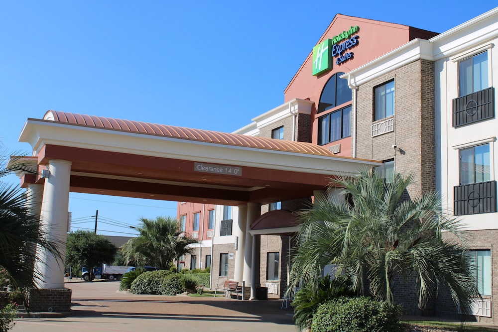 Holiday Inn Express Hotel & Suites Fairfield North by IHG - photo 32