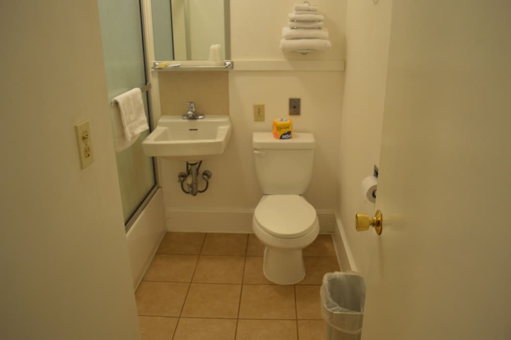 Columbus Motor Inn - photo 17