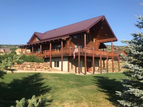 Bear Ridge Lodge Sleeps 20 — 4-Star Luxury Hotel in Garden City, United States
