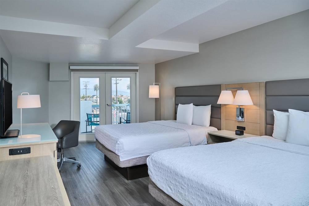 Hampton Inn & Suites Hermosa Beach - photo 33