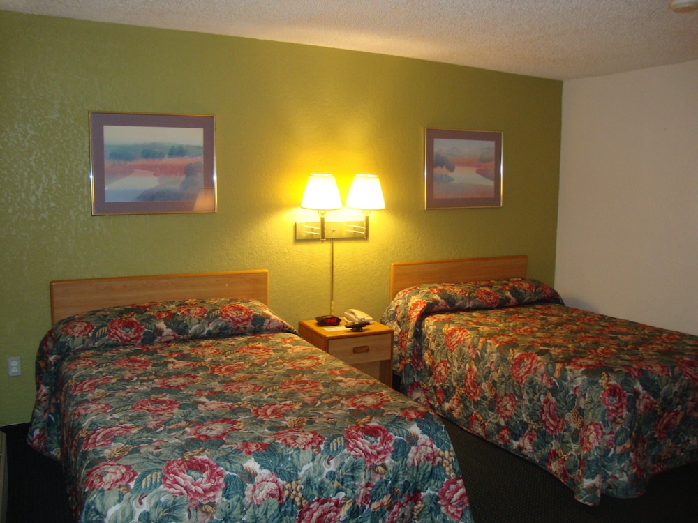 Topeka Plaza Inn - photo 12