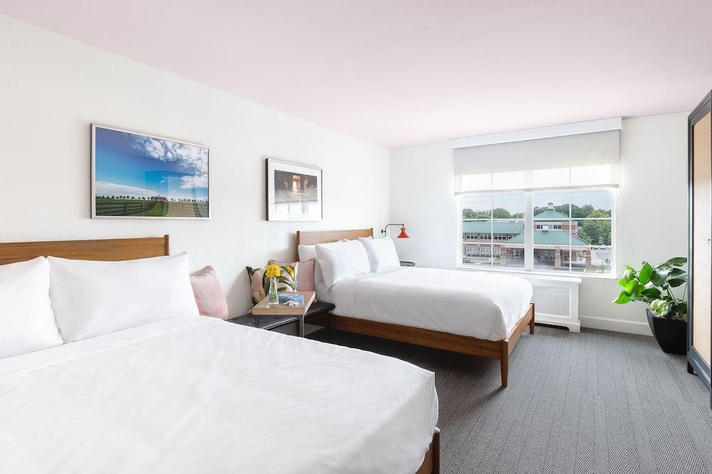 Elwood Hotel & Suites - photo 7