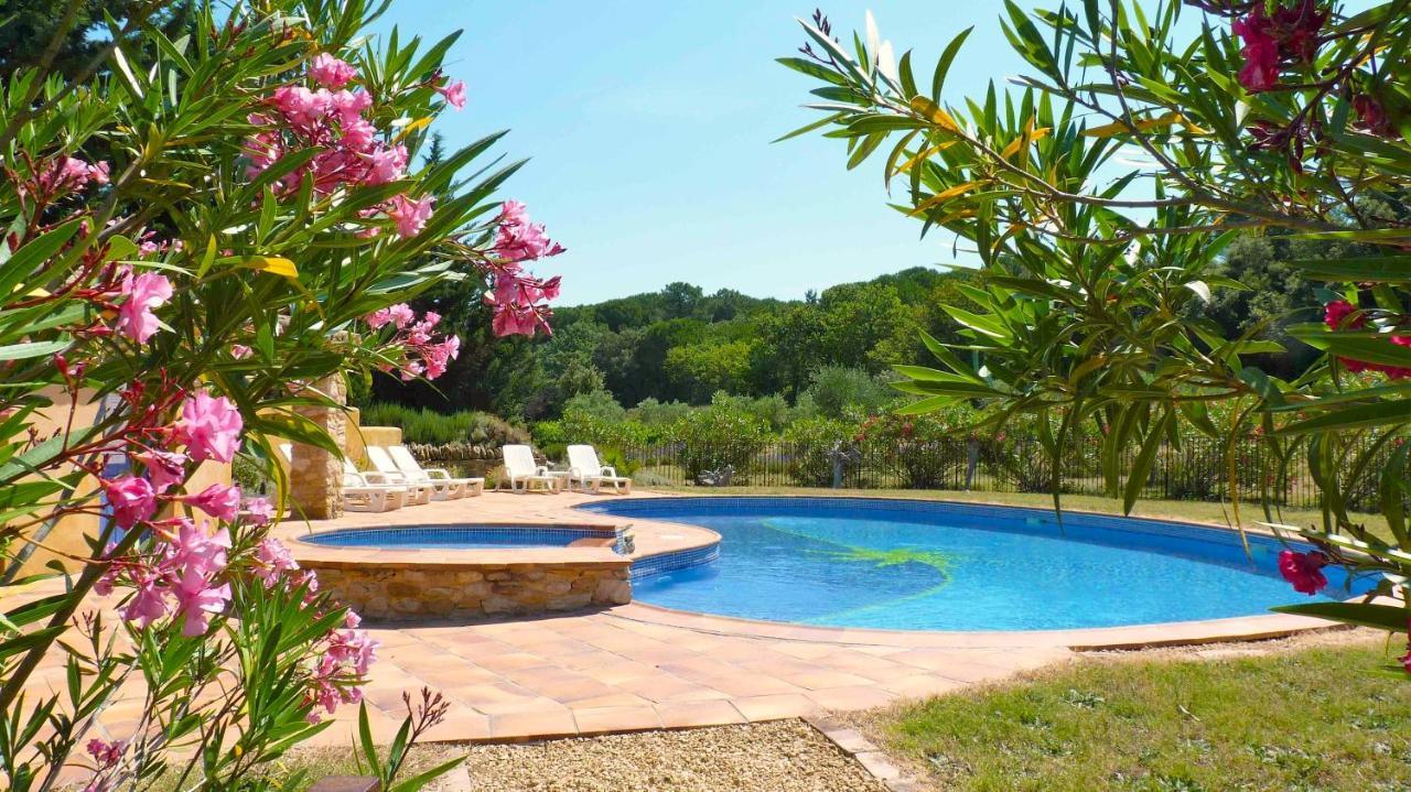 Mas Des Lavandes 3 Gites de Charme Au Calme Avec Grande Piscine En Drome Provencale — 4-Star Luxury Hotel in Suze-La-Rousse, France