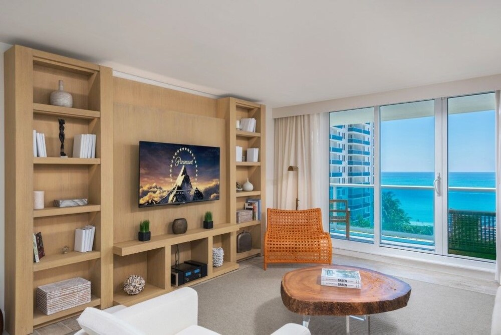5 Star Hotel 1 1 Direct Ocean Unit 944 1 Bedroom Condo - photo 10
