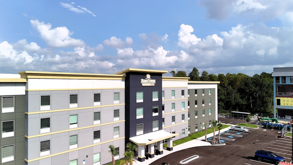 HomeTowne Studios by Red Roof Tampa Airport - photo 31