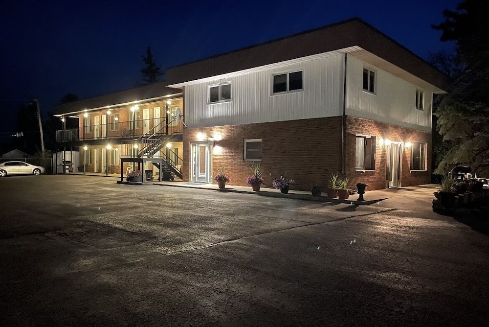 Rest Easy Motel — Three Hills — photo 2
