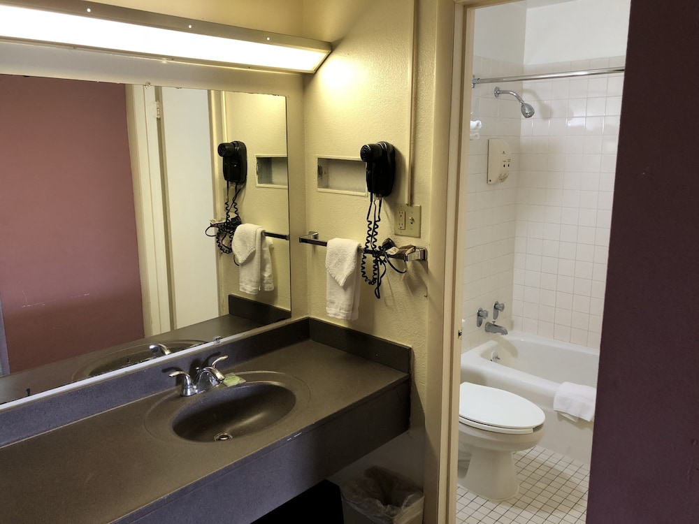 Americas Best Value Inn Norfolk Airport Area - photo 12