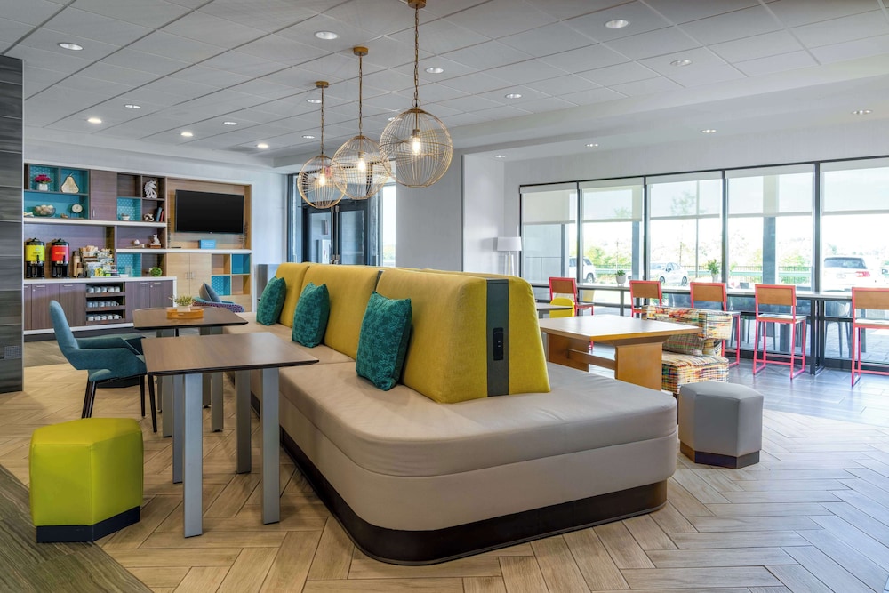 Home2 Suites by Hilton Fredericksburg South - photo 4