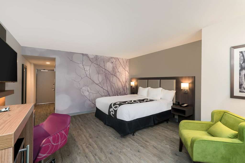 La Quinta Inn & Suites by Wyndham Mobile - photo 27