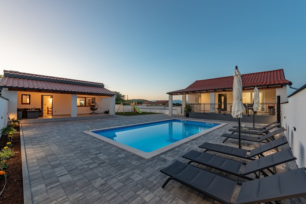 Villa Chivas ZadarVillas — 4-Star Luxury Hotel in Sukosan, Croatia