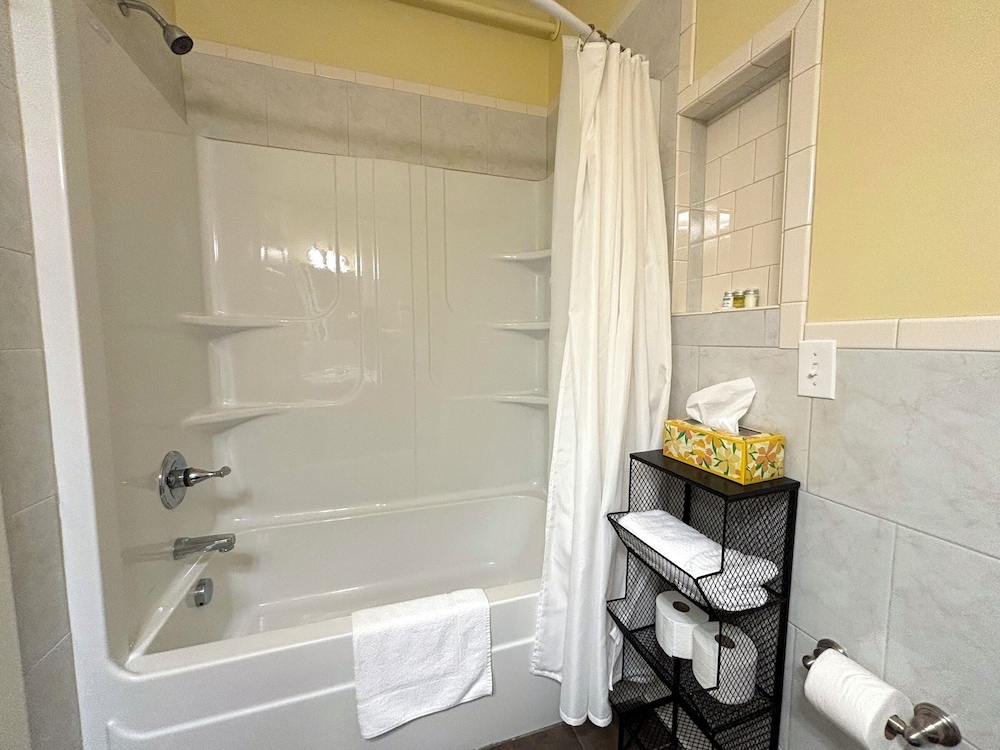Grand Lux Inn - photo 29
