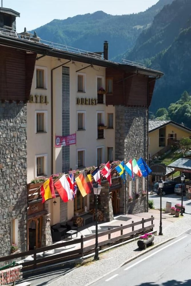 Hotel Tourist — hotel in Valtournenche
