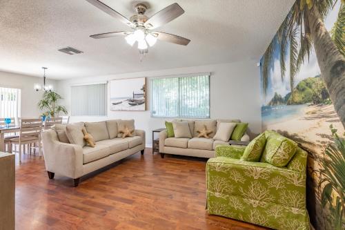 Coastal Cabana in Lakeland with King Bed — 4-Star Luxury Hotel in Lakeland, United States