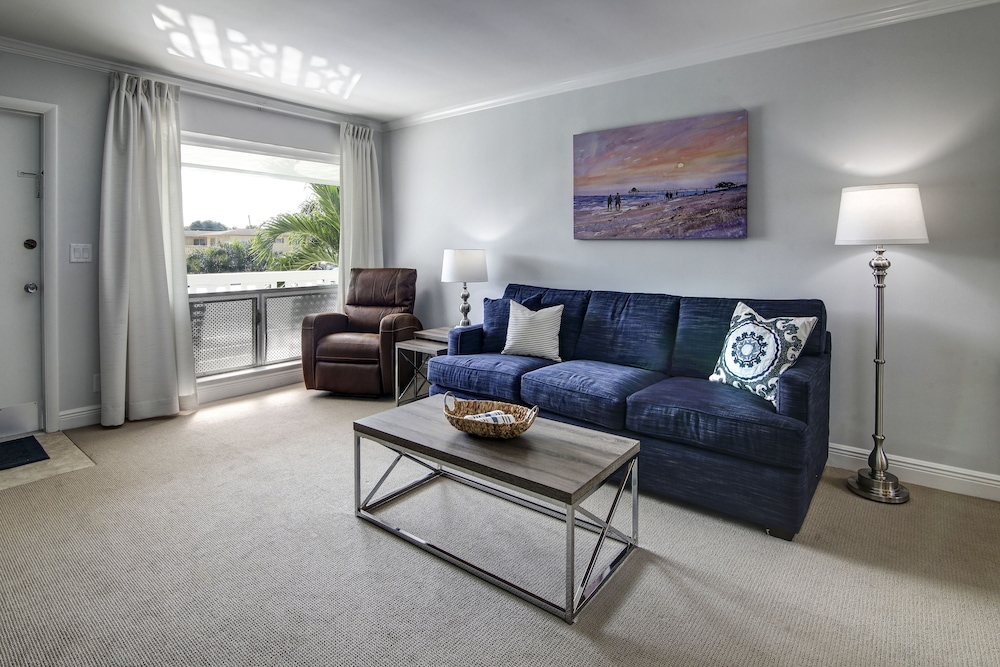 May Dee Suites - photo 37