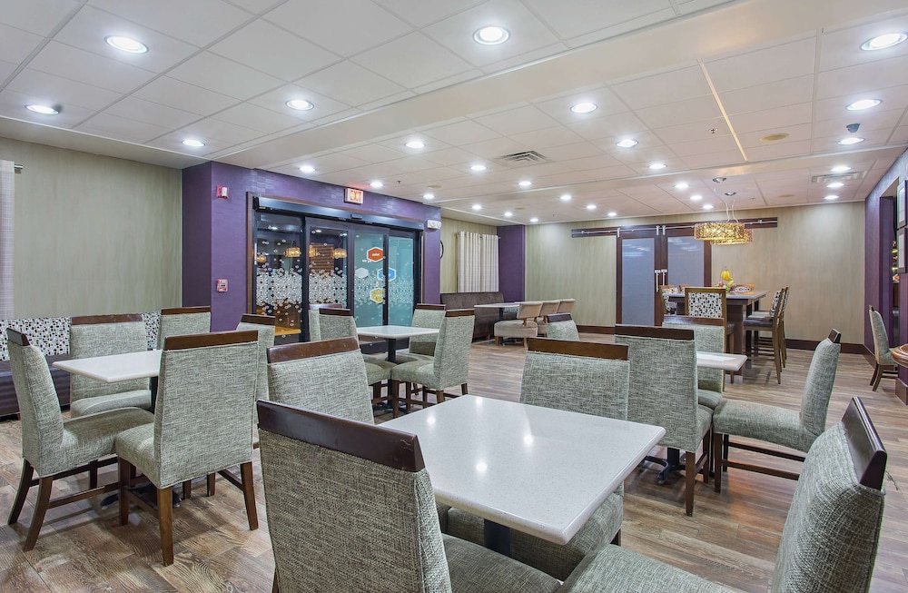 Hampton Inn Cullman - photo 2