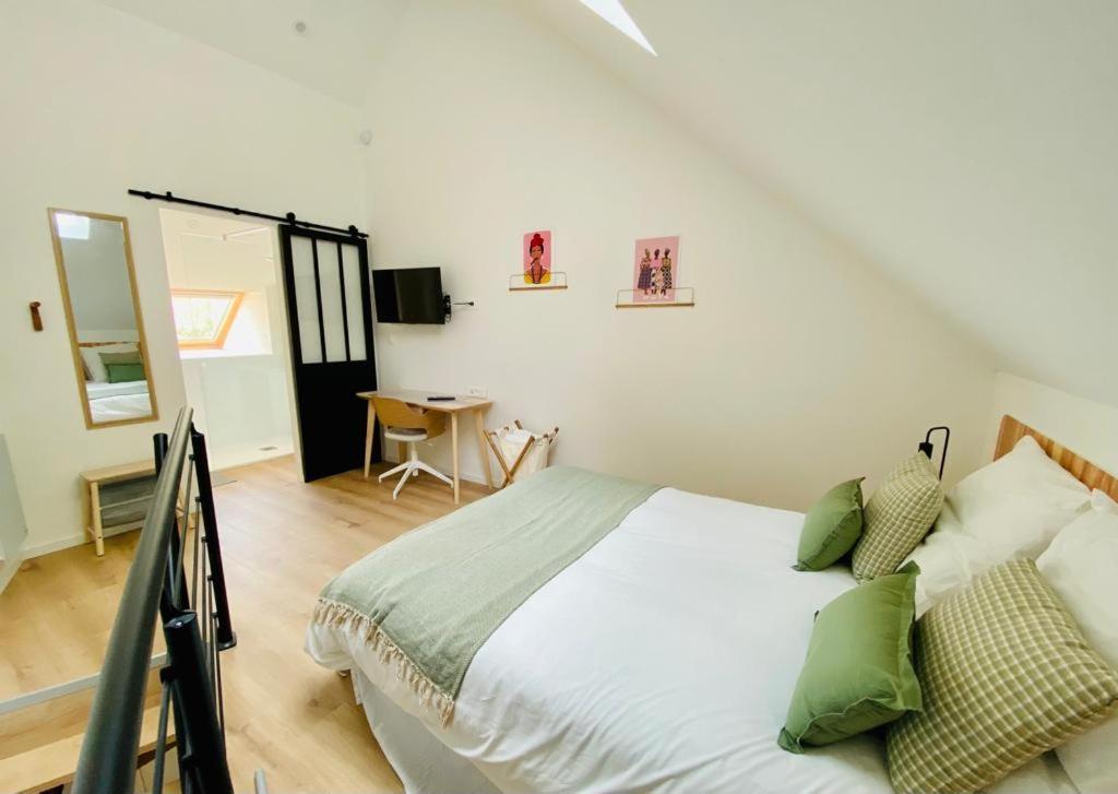 Duplex Avec Parking Proche Stade de la Beaujoire Parc Des Expositions Bord de L’erdre in Nantes, France