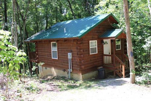 Jack Pine Hollow - carbon neutral hotel in Logan