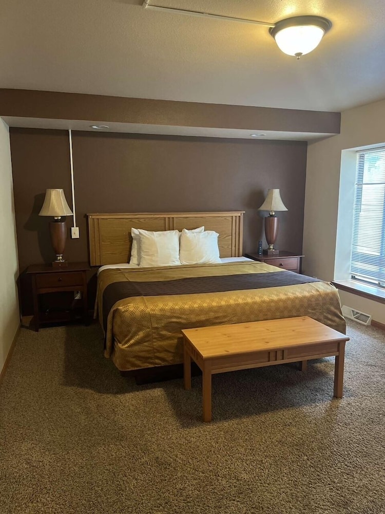 Amber's Inn & Suites - photo 17