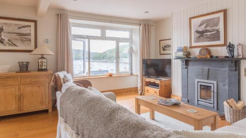 Castle House Cosy Harbour Haven Fowey & Polruan — 4-Star Luxury Hotel in Fowey, United Kingdom