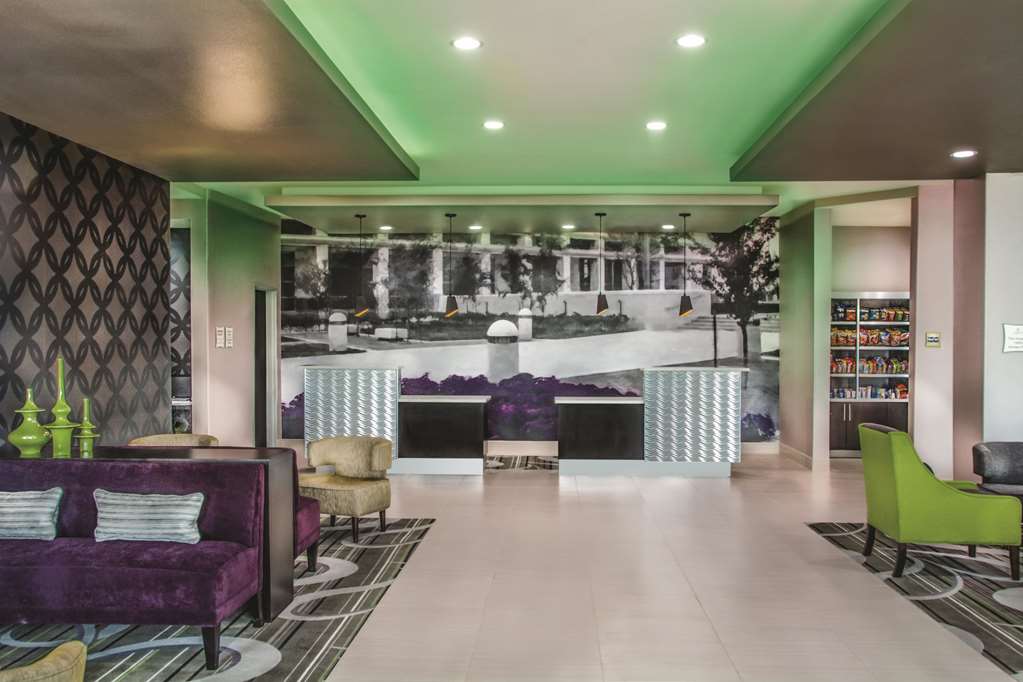 La Quinta Inn & Suites by Wyndham College Station South - photo 15