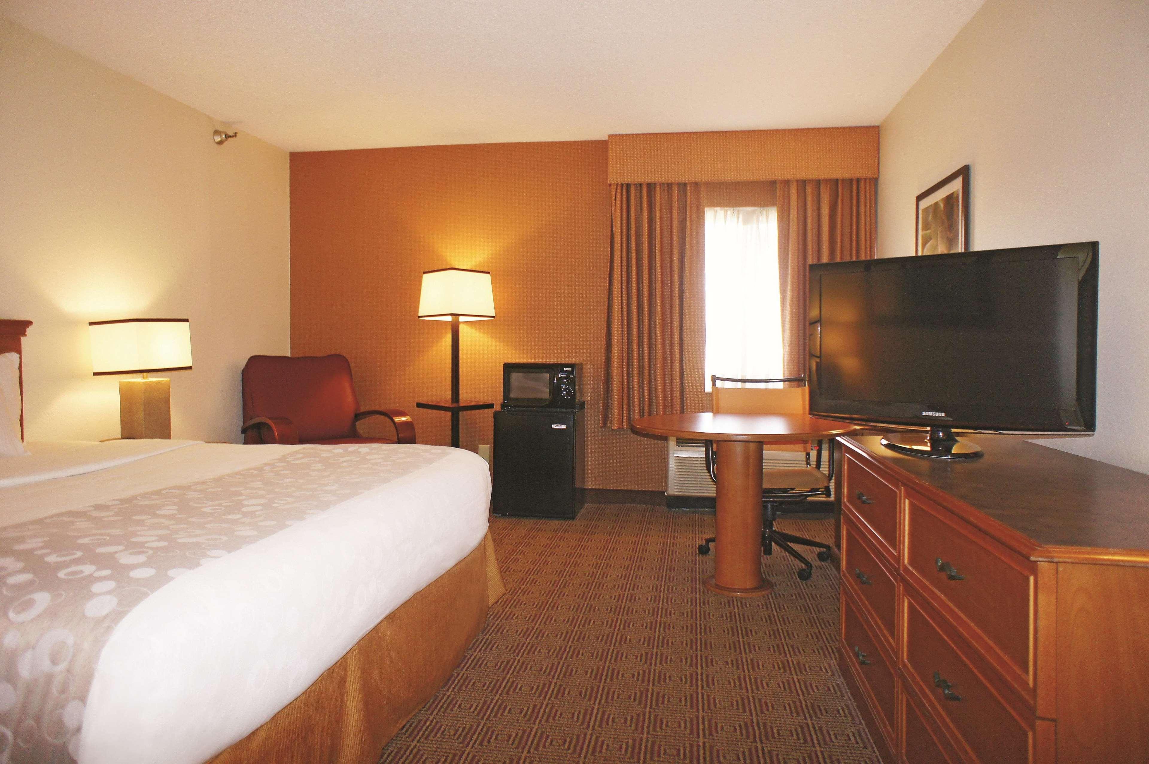 La Quinta Inn Kansas City North - photo 3