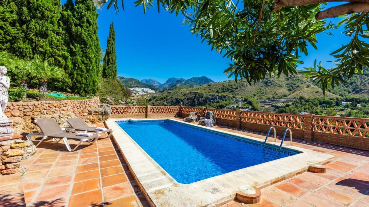 Casa Hazilla de Raya Frigiliana by Ruralidays — 4-Star Luxury Hotel in Frigiliana, Spain