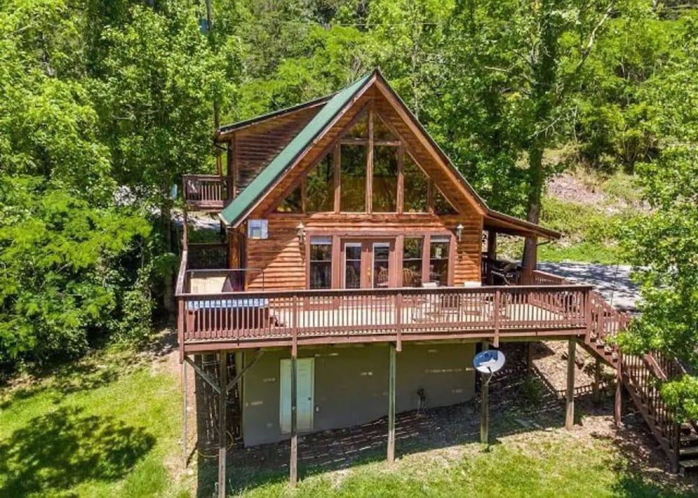 Smoky Waters Chalet — 4-Star Luxury Hotel in Sevierville, United States