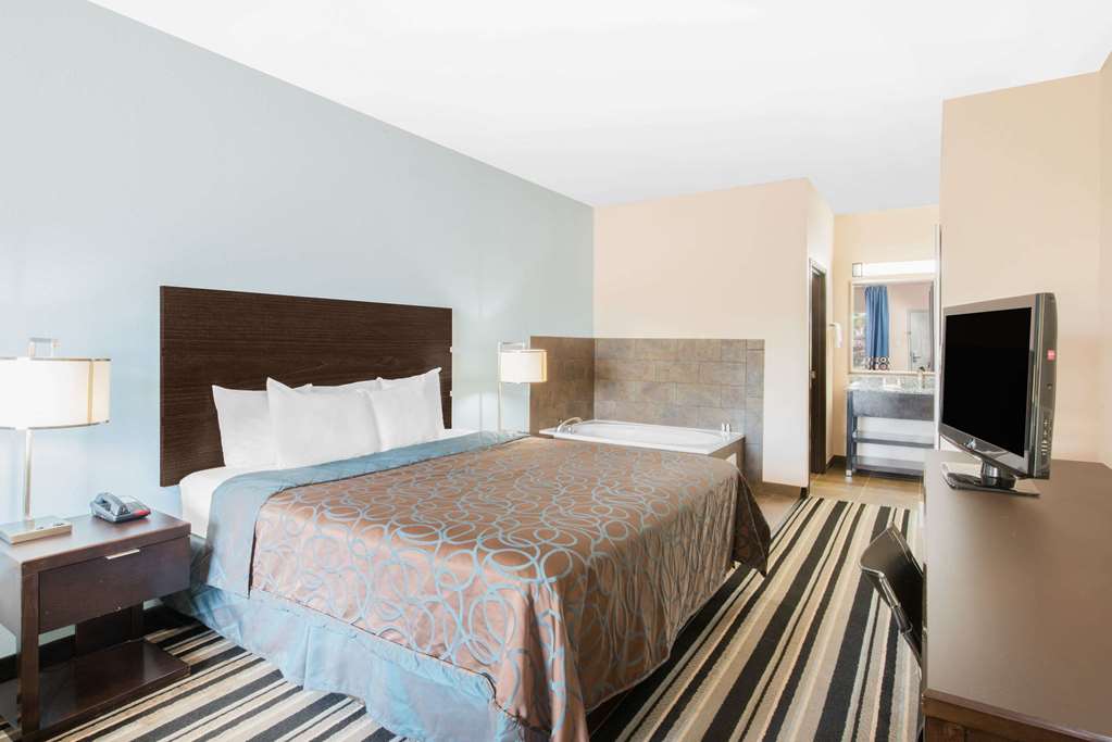 Super 8 by Wyndham Dilley TX - photo 12