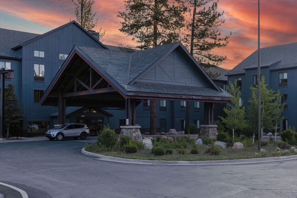 Hampton Inn & Suites Tahoe Truckee CA