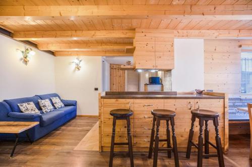 Chalet Osmar Appartamento 2 — 4-Star Luxury Hotel in Campitello Di Fassa, Italy