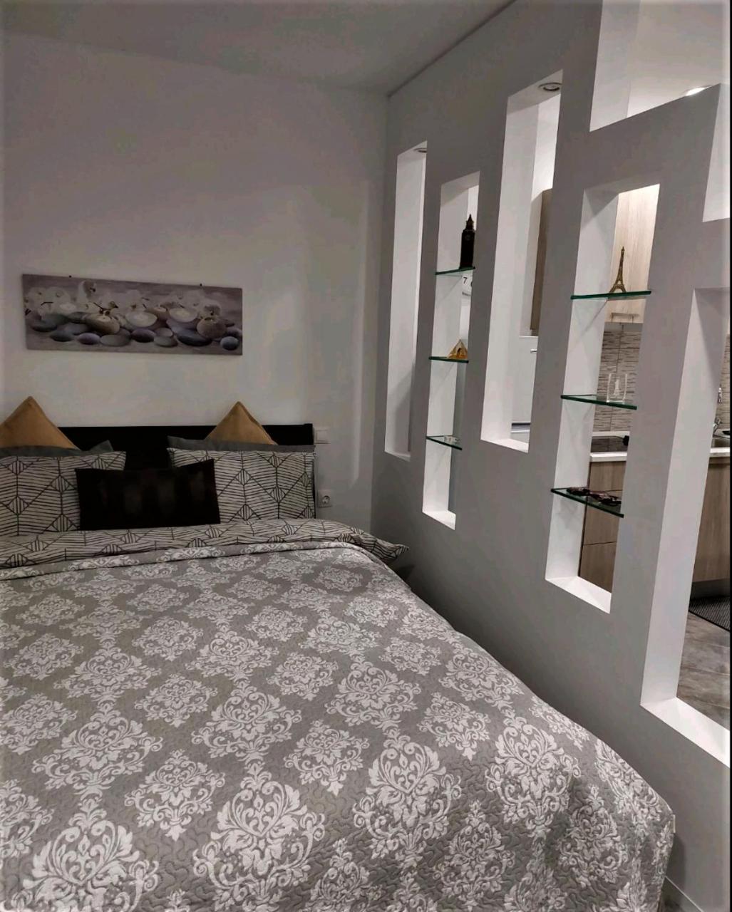 Aphrodite Studio Near Athens Floisvos Marina — 4-Star Luxury Hotel in Palaio Faliro, Greece